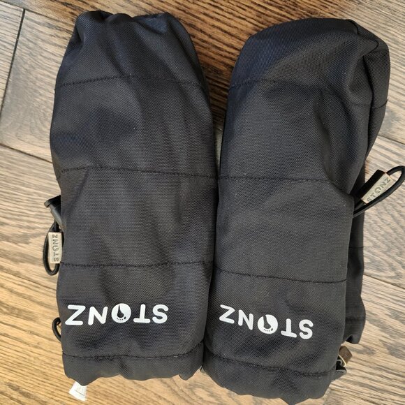 Stonz Winter Bundle: Stonz Baby Mitts Black and Stonz Puffer Booties Black - Picture 7 of 8